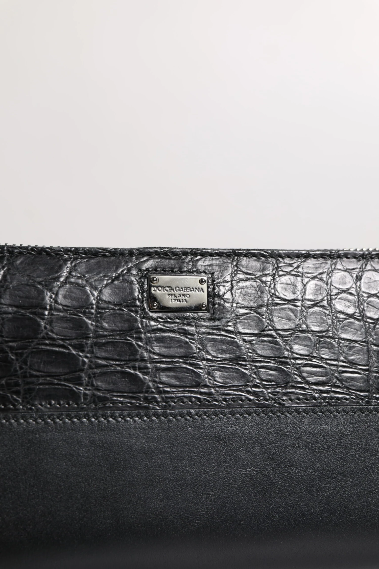 Dolce & Gabbana Black Leather Logo Plaque Zip Around Continental Men's Wallet (Pre-Owned) 4 Dolce & Gabbana Black Leather Logo Plaque Zip Around Continental Men's Wallet (Pre-Owned) - Image 2